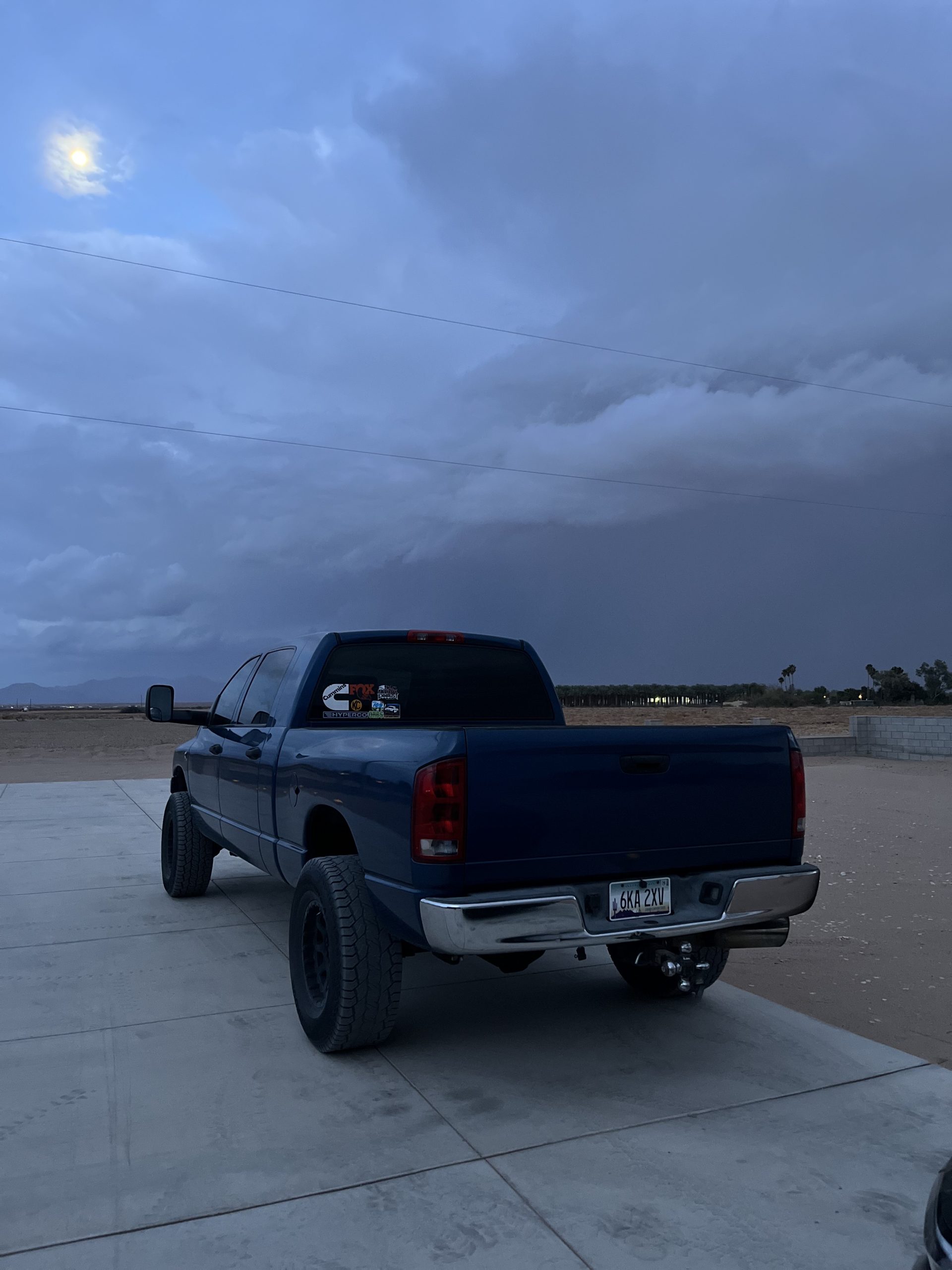 
								2006 Ram 2500 megacab full									
