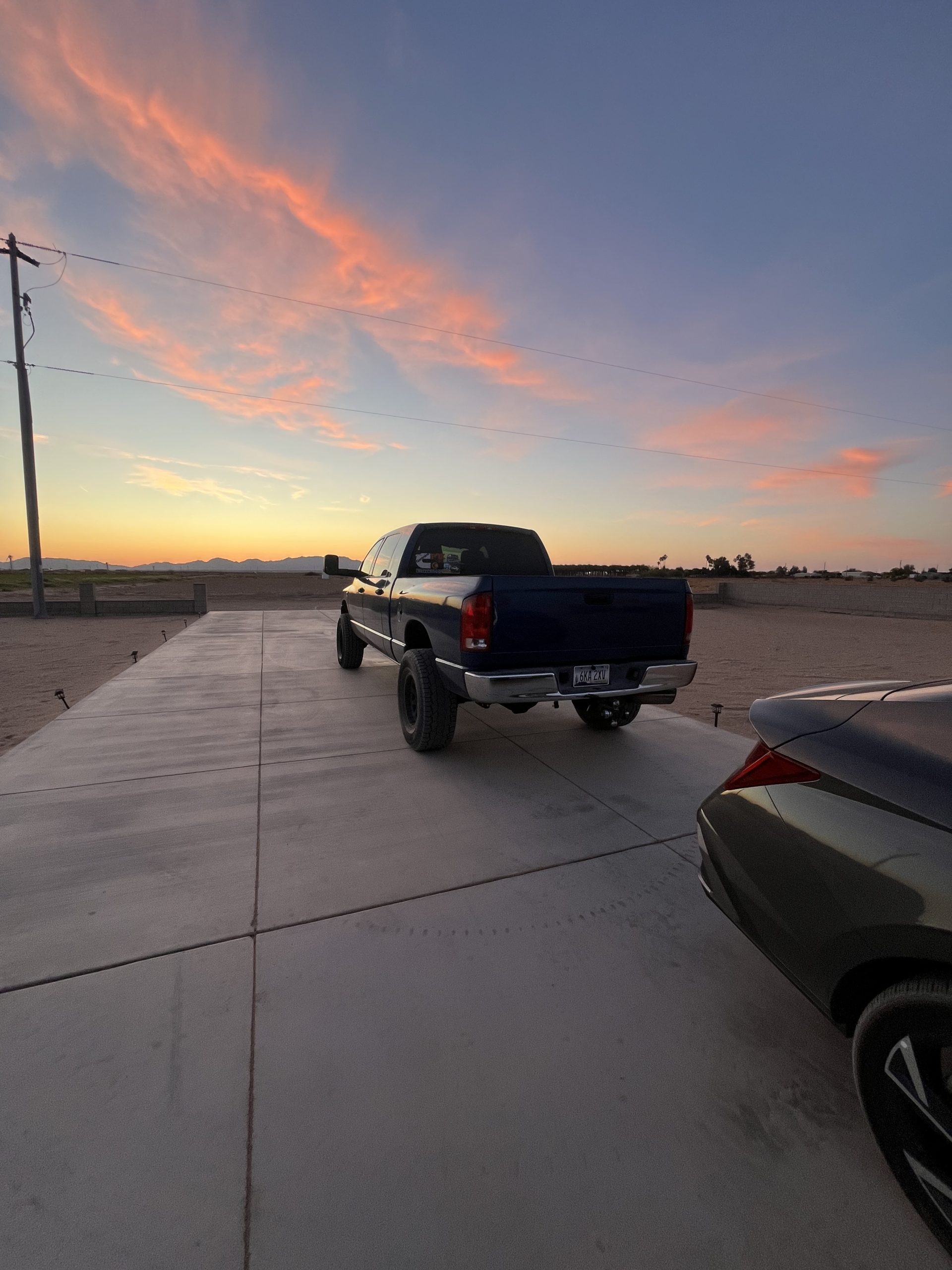 
								2006 Ram 2500 megacab full									