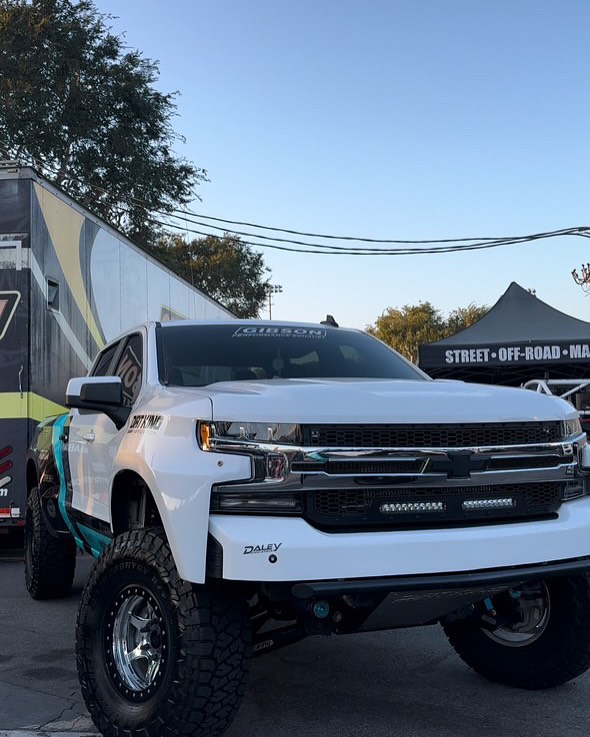 
								2022 Chevy 1500 full									