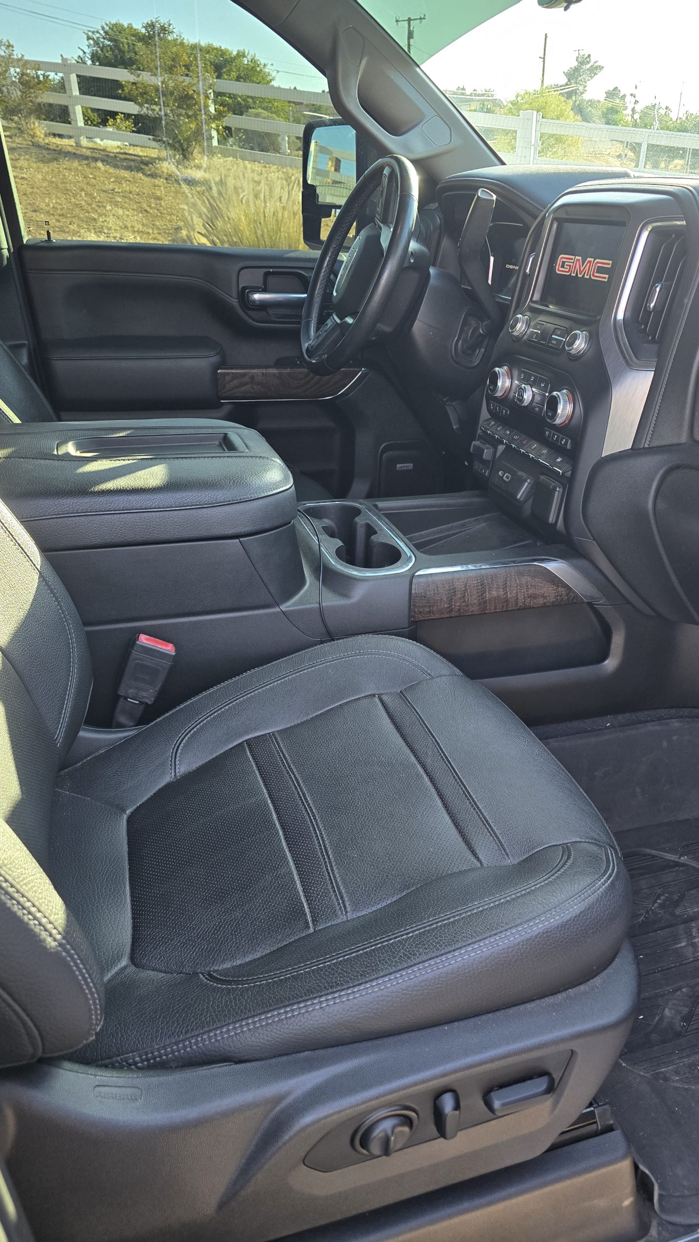 
								2020 GMC Denali dually full									