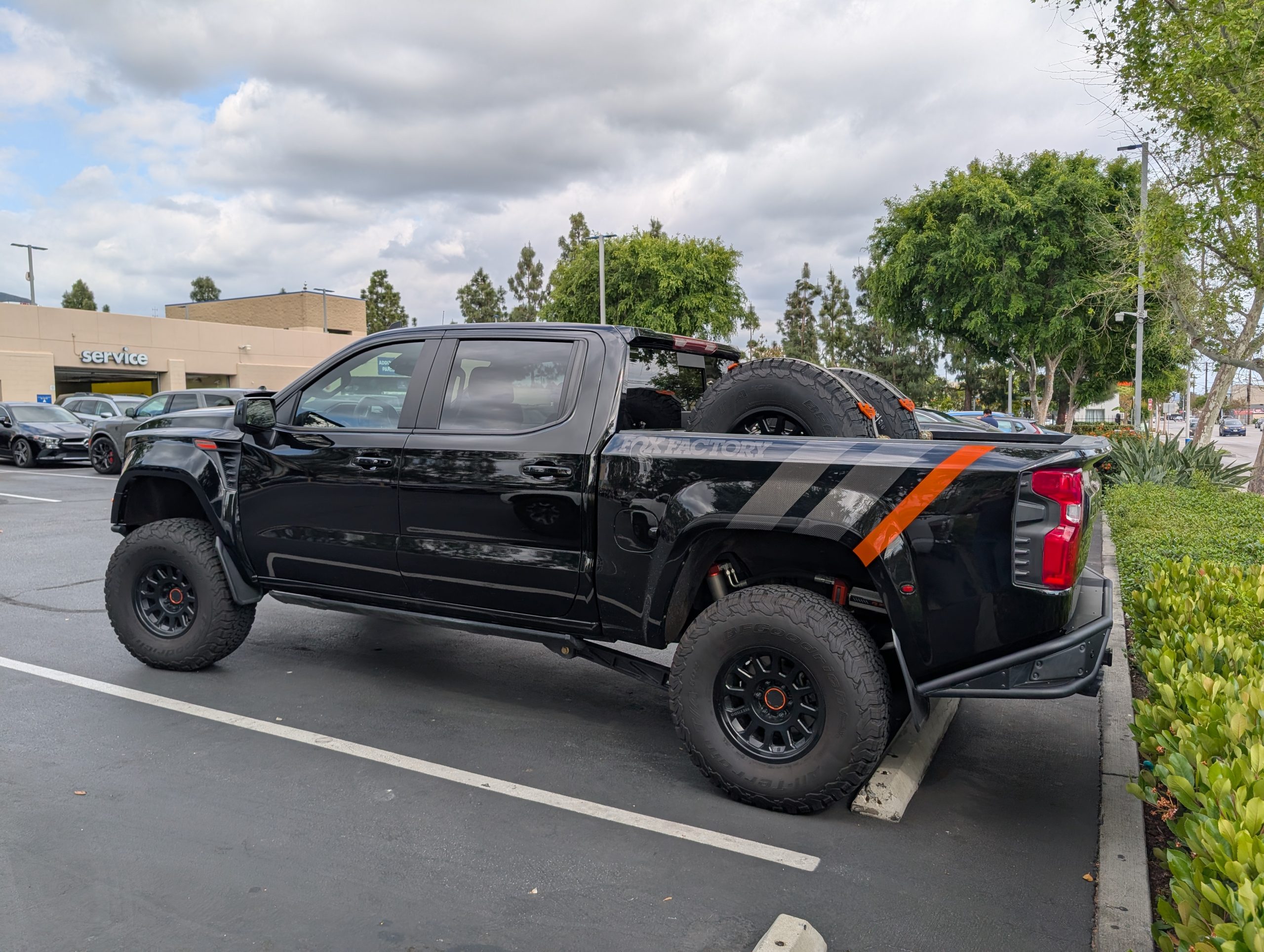 
								2024 Chevrolet Silverado full									