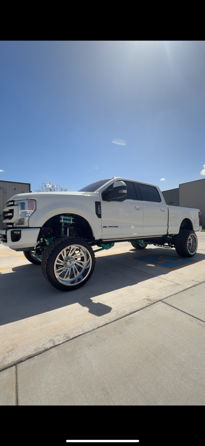 
								KG1 Forged Rebel 24×14 On Venom Power Terra Hunter X/T 35×13.50R24 full									