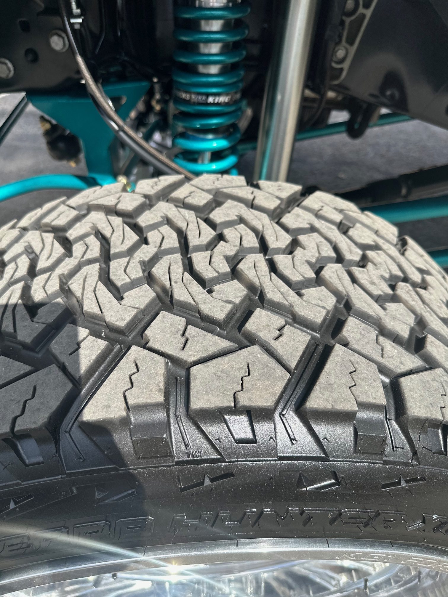 
								KG1 Forged Rebel 24×14 On Venom Power Terra Hunter X/T 35×13.50R24 full									