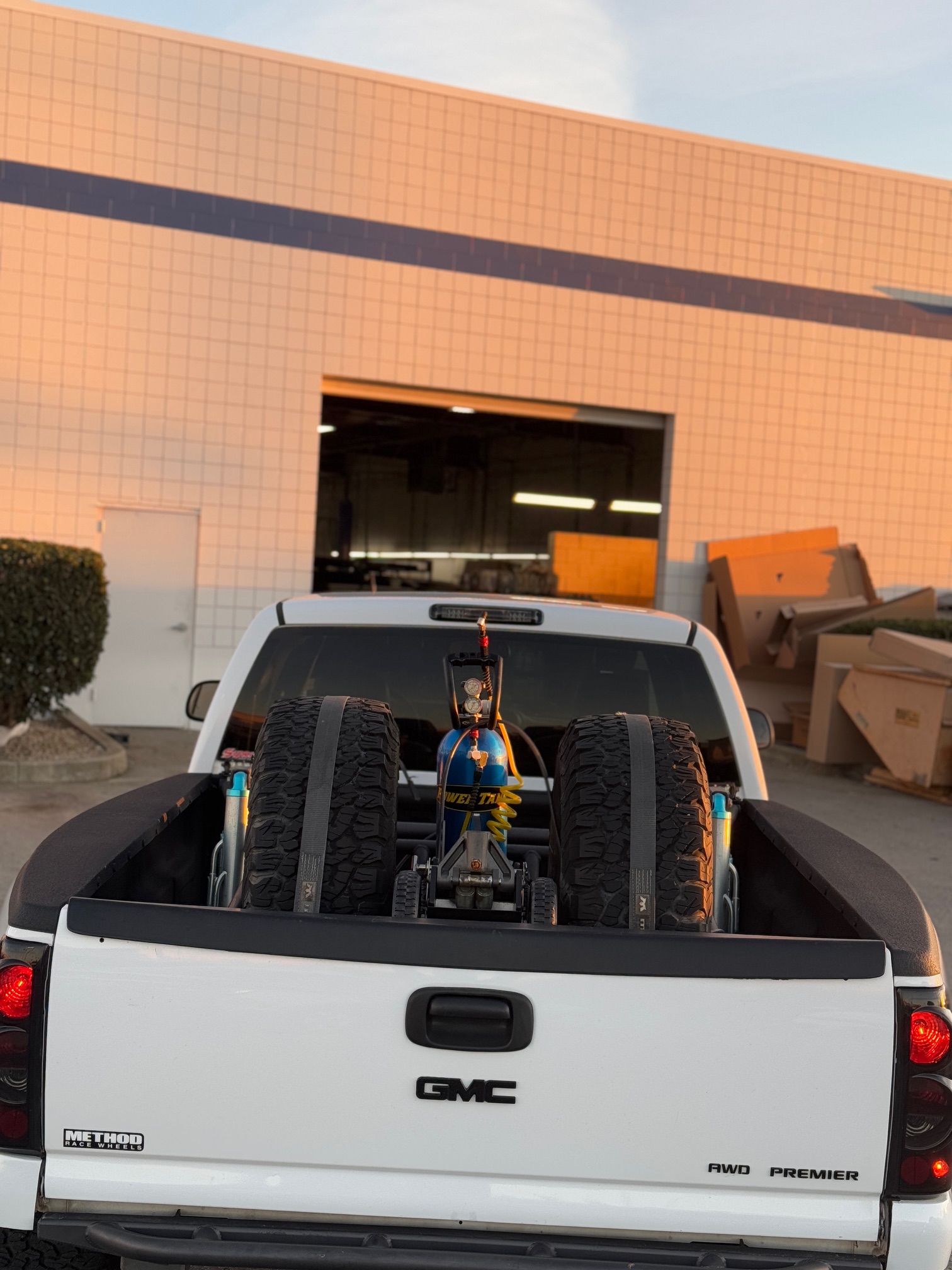 
								2004 GMC Sierra 4×4 SLT full									