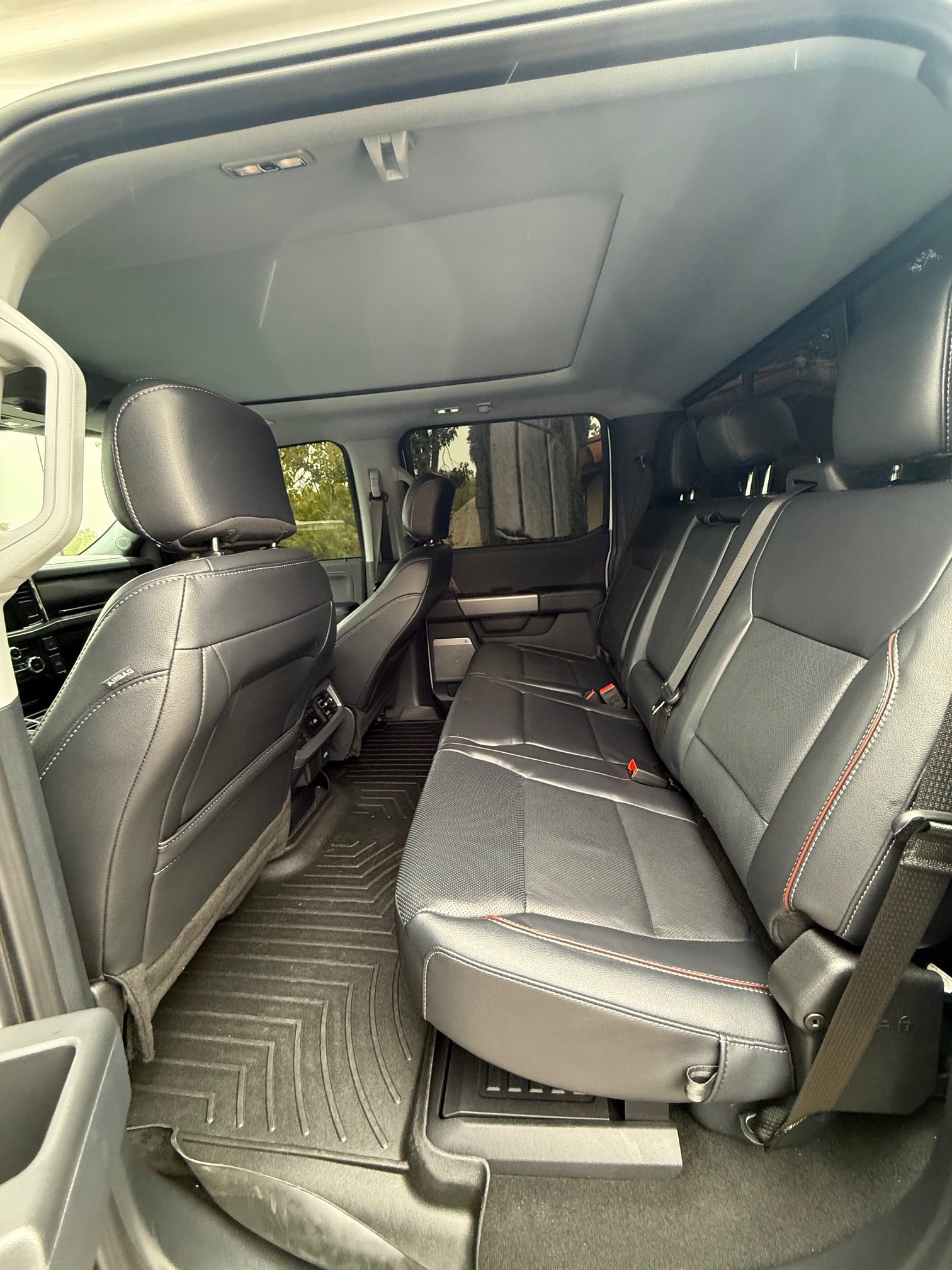 
								2024 F250 Lariat full									
