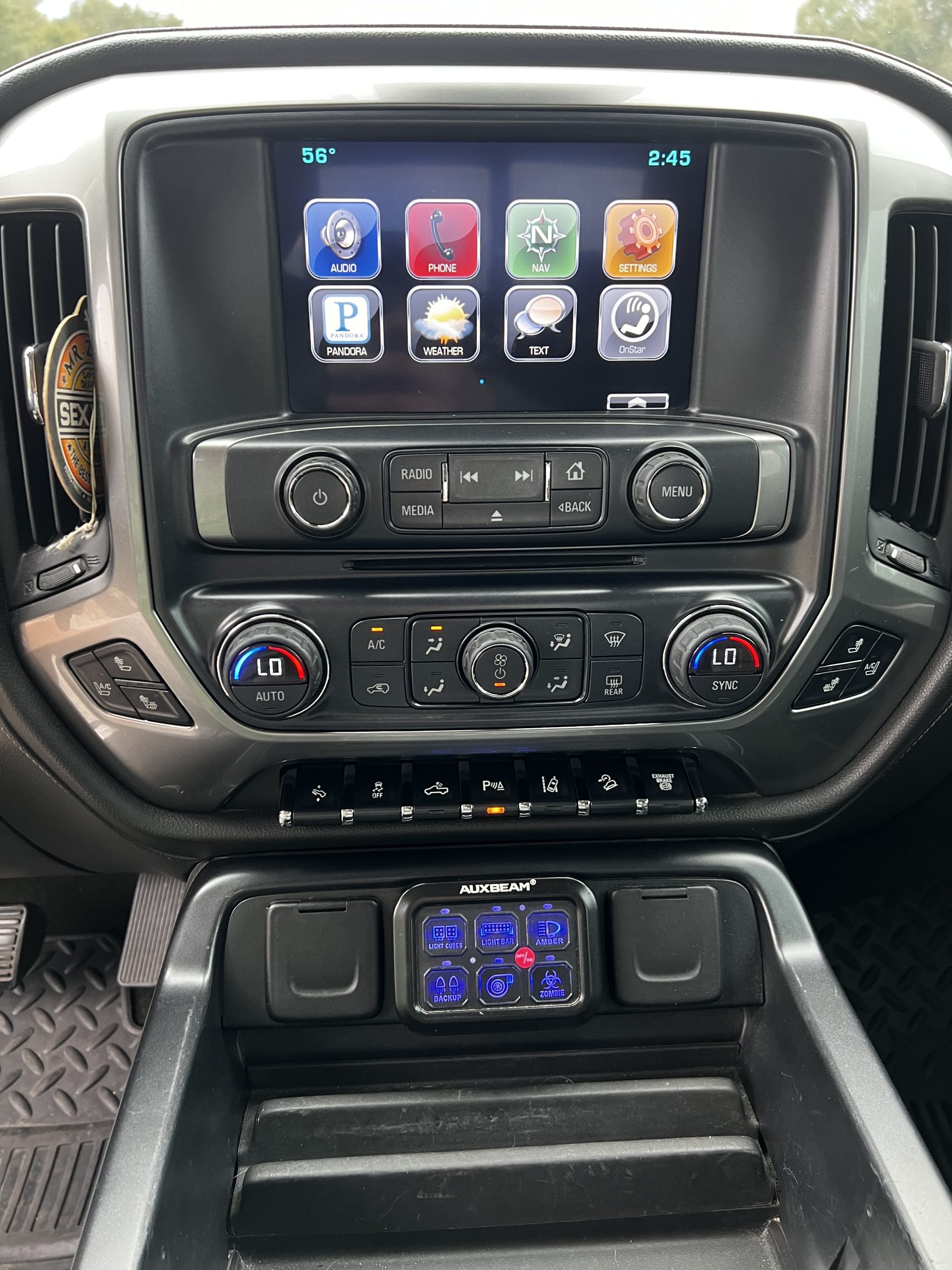 
								2015 Chevrolet 2500 HD LTZ Z71 full									