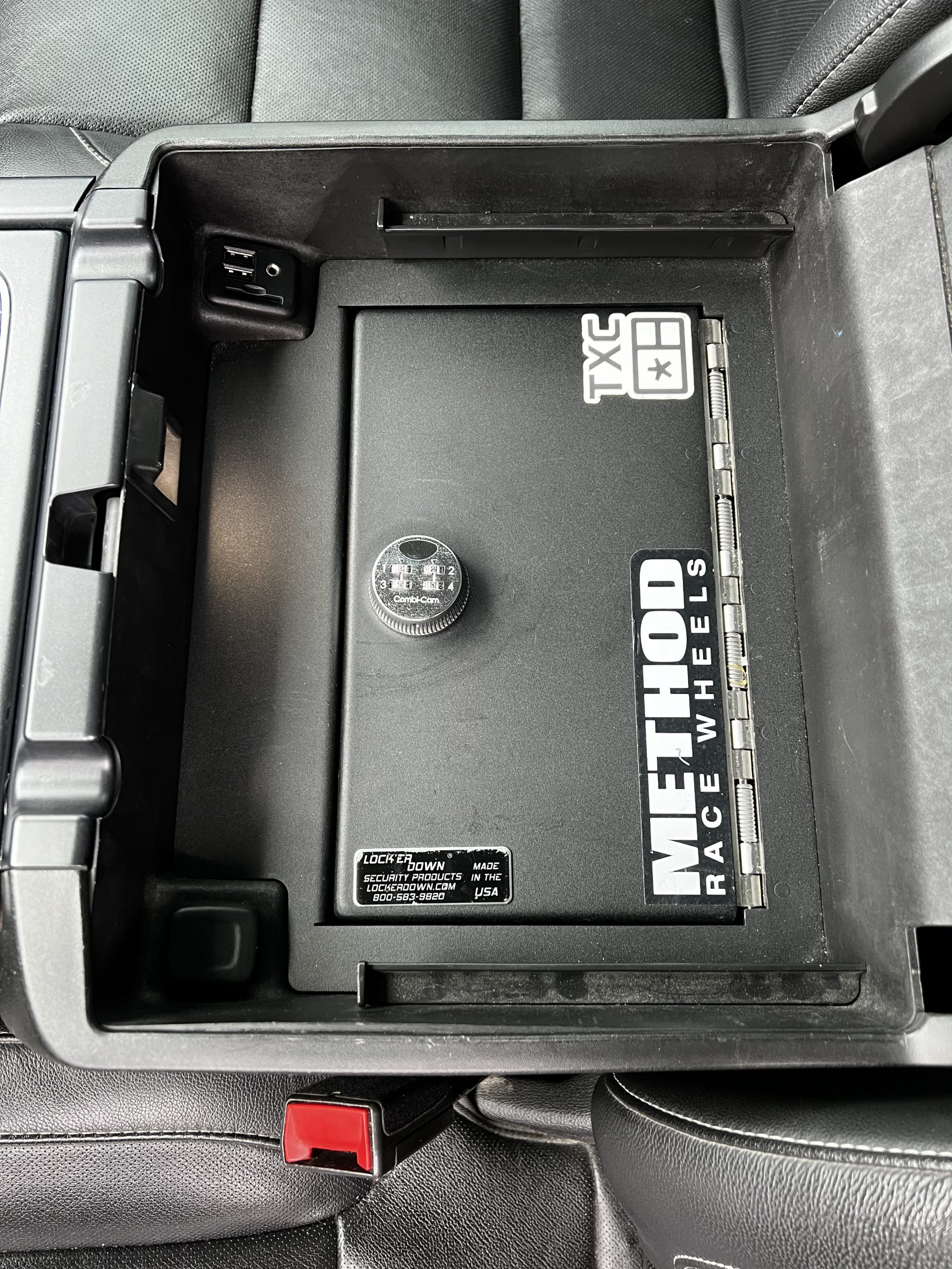 
								2015 Chevrolet 2500 HD LTZ Z71 full									