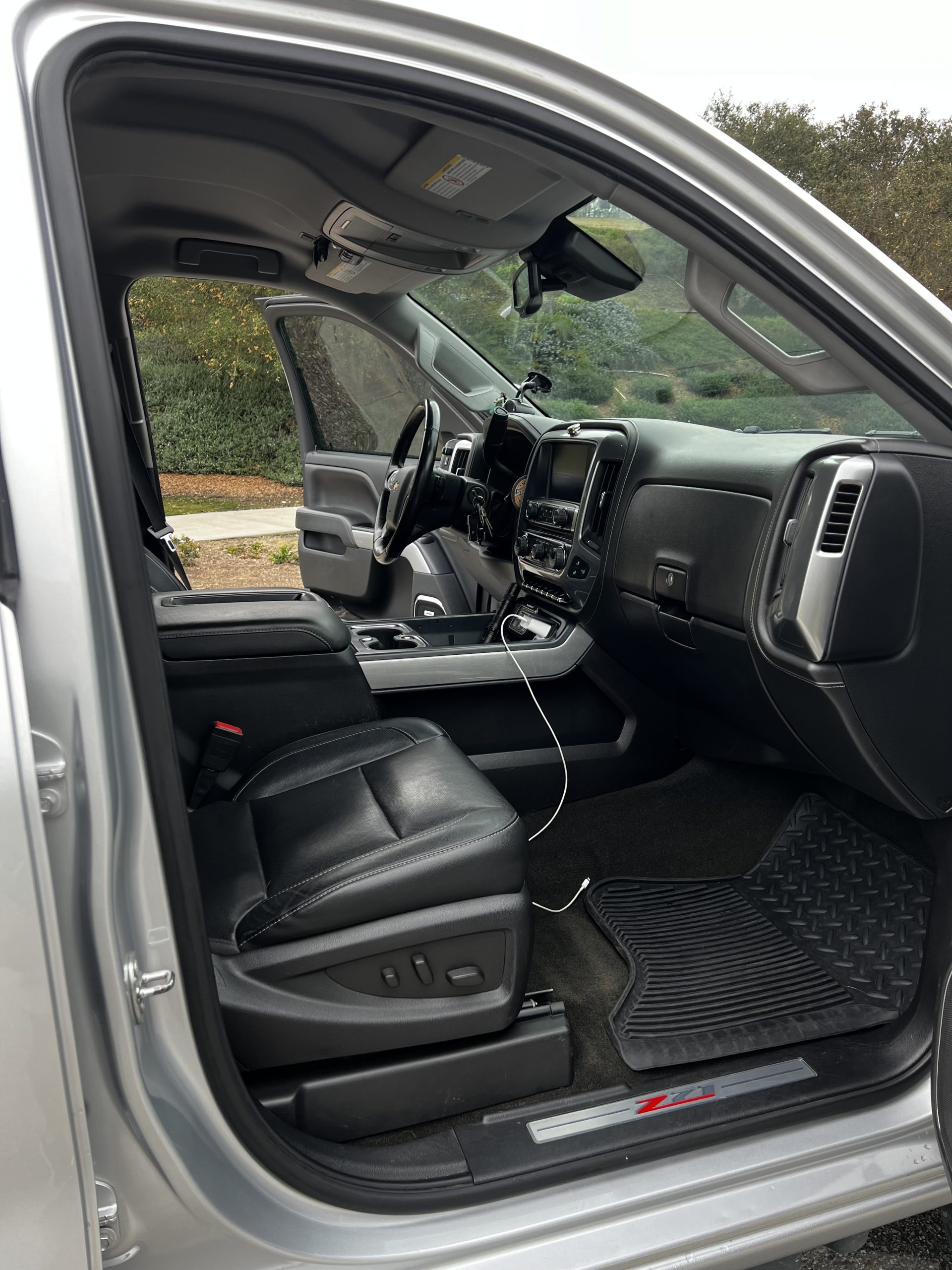 
								2015 Chevrolet 2500 HD LTZ Z71 full									