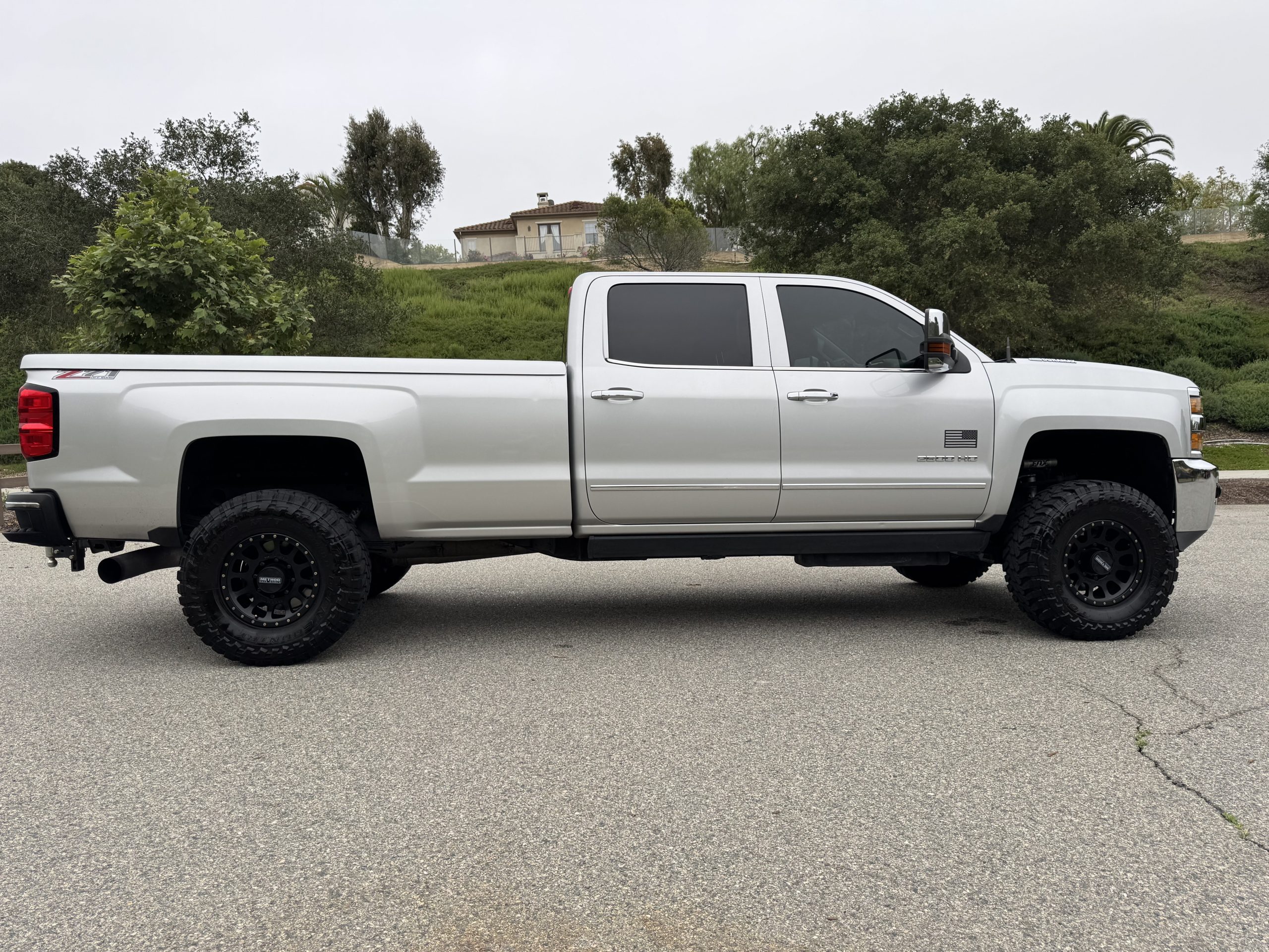 
								2015 Chevrolet 2500 HD LTZ Z71 full									