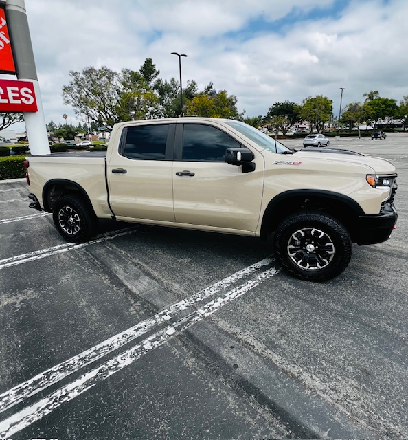 
								2022 Chevrolet Silverado ZR2 full									
