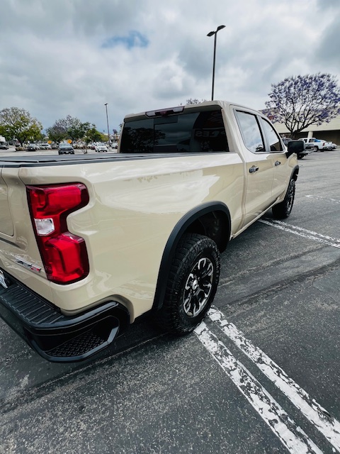 
								2022 Chevrolet Silverado ZR2 full									