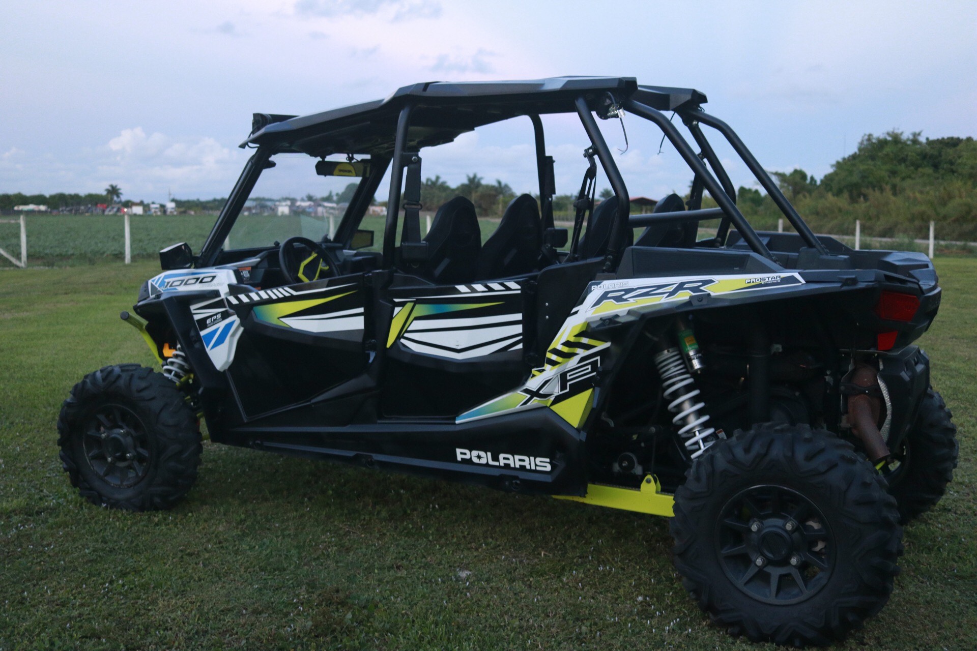 
								2017 Polaris RZR XP4 1000 full									