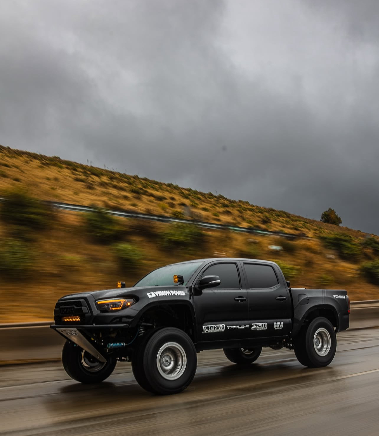 
								2016 Toyota Tacoma trd full									