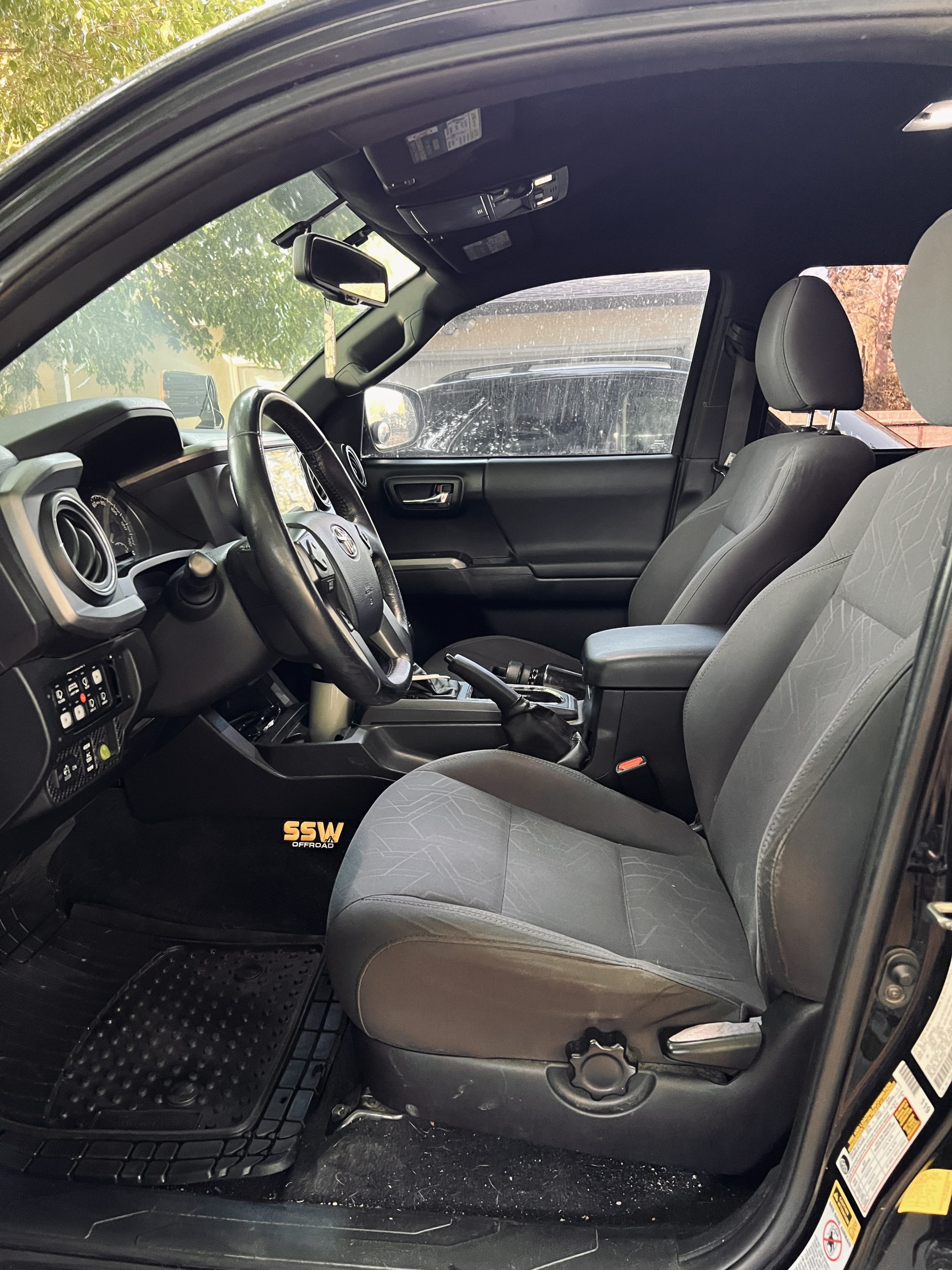 
								2016 Toyota Tacoma trd full									