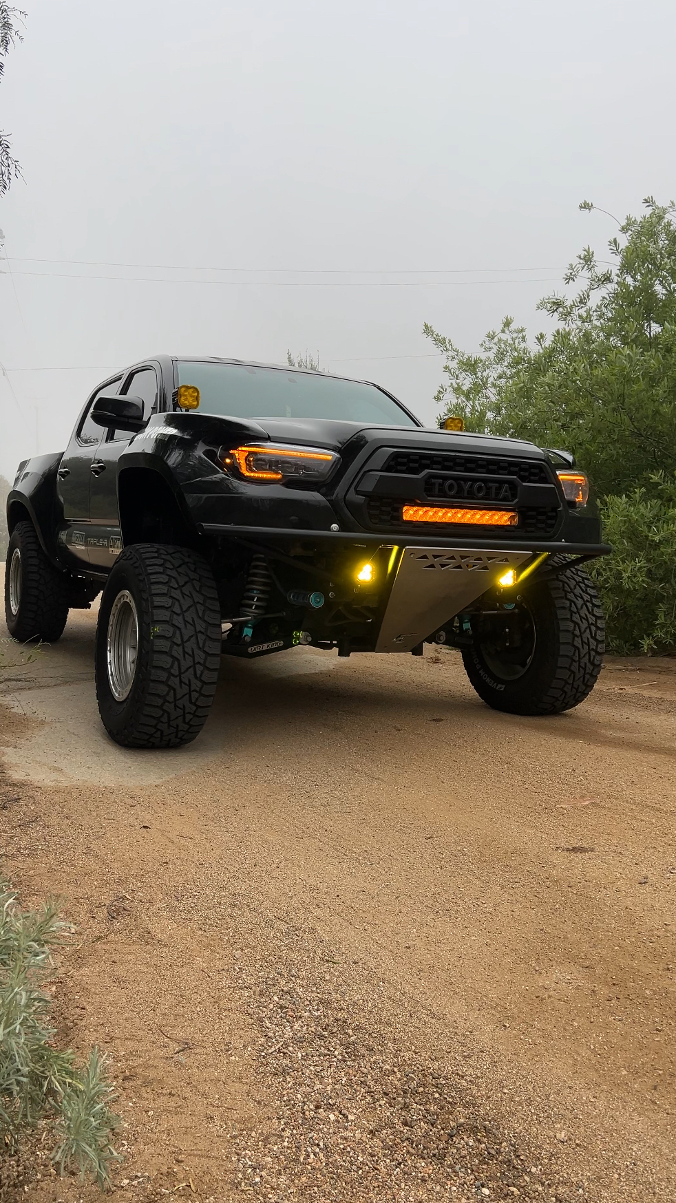 
								2016 Toyota Tacoma trd full									